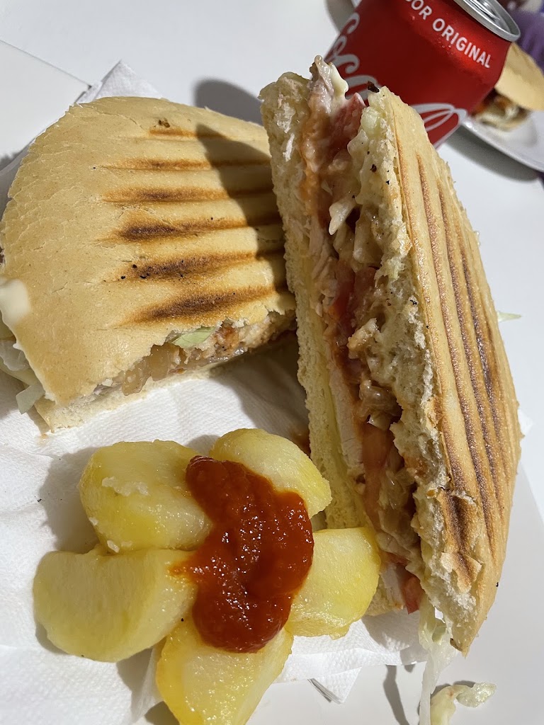 Bar tapas casa yaya — Panini