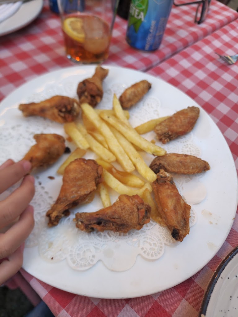 La Taberna del Corcho — Comida y bebida