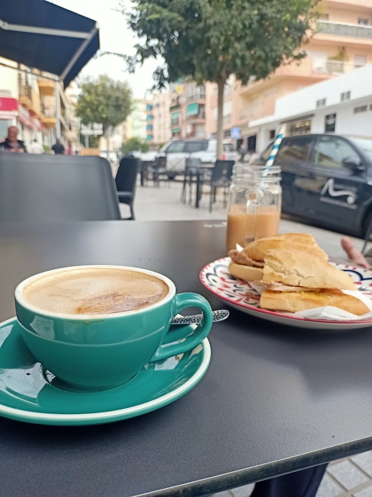 Gardenia Cafe y especialidad — Comida y bebida
