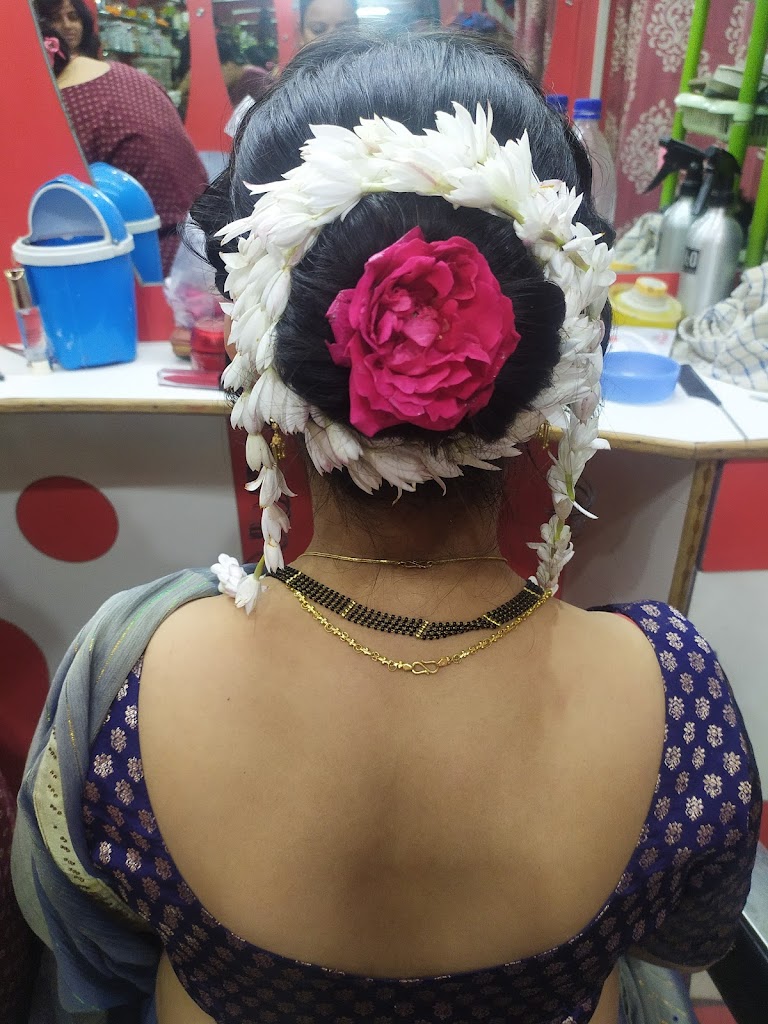 Gilo Shine Beauti Parlar