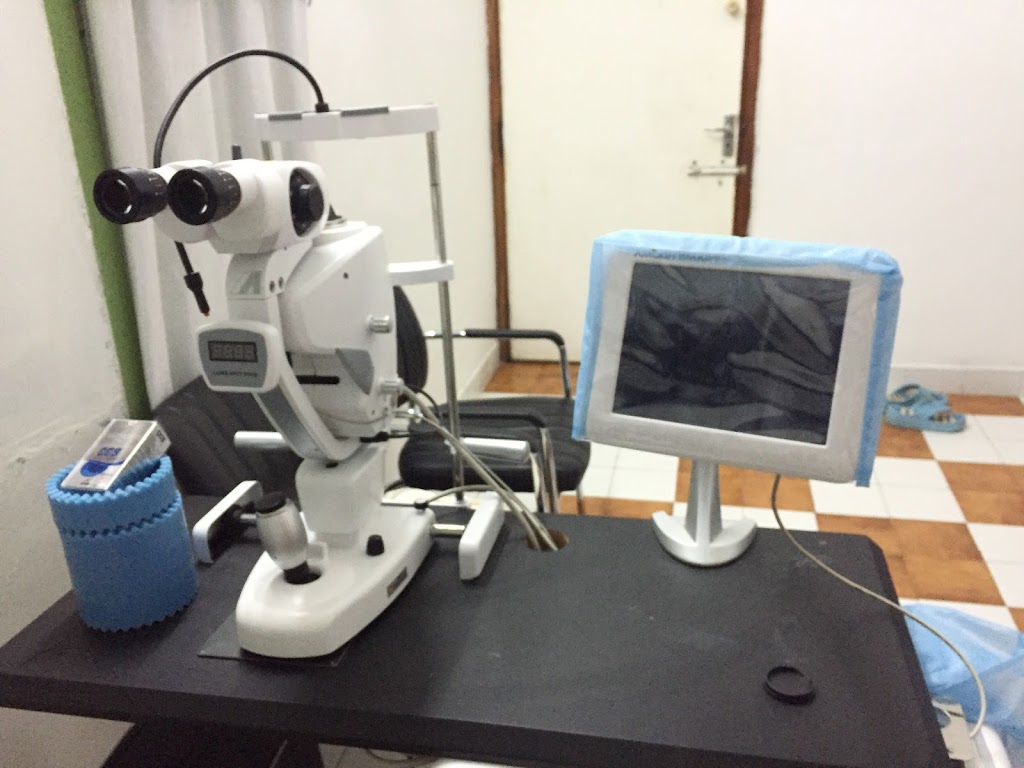 Dr Madhavi Retina Eye Care