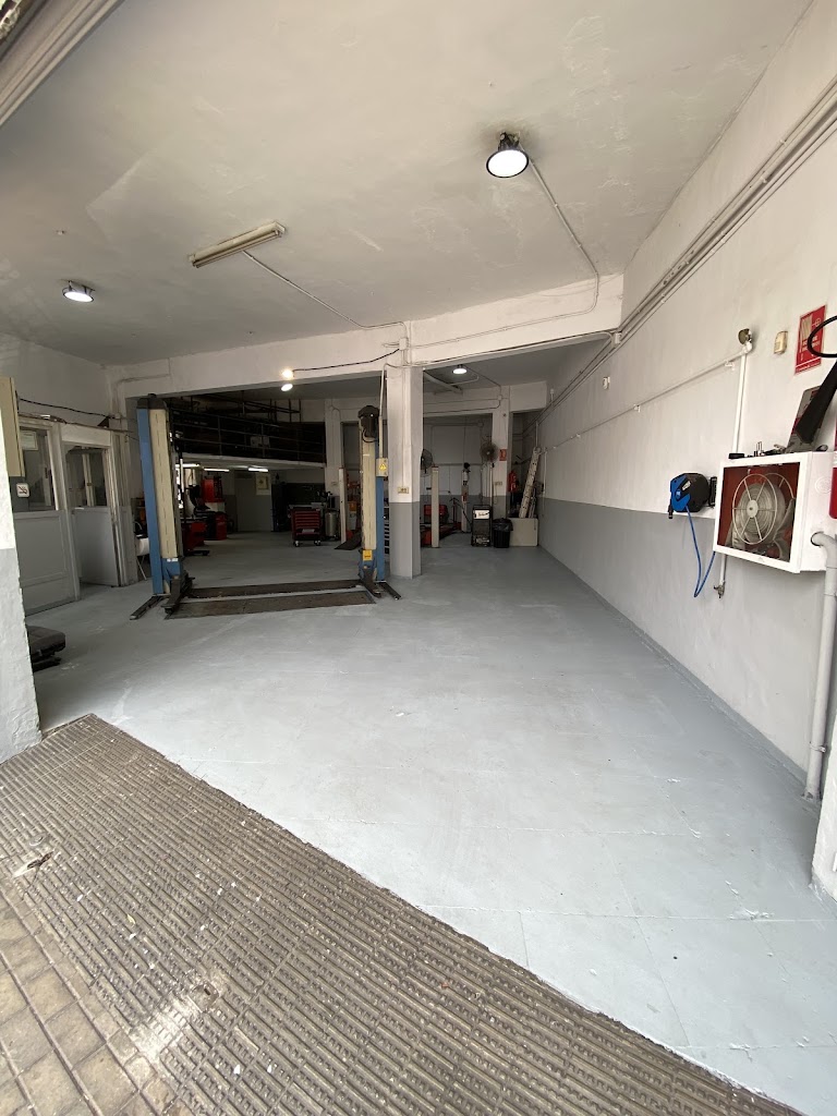 Dinamyc Auto Service — Interior