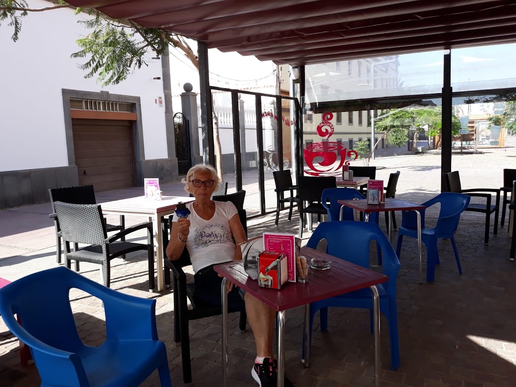 Cafe Bar Cappuccino — Ambiente