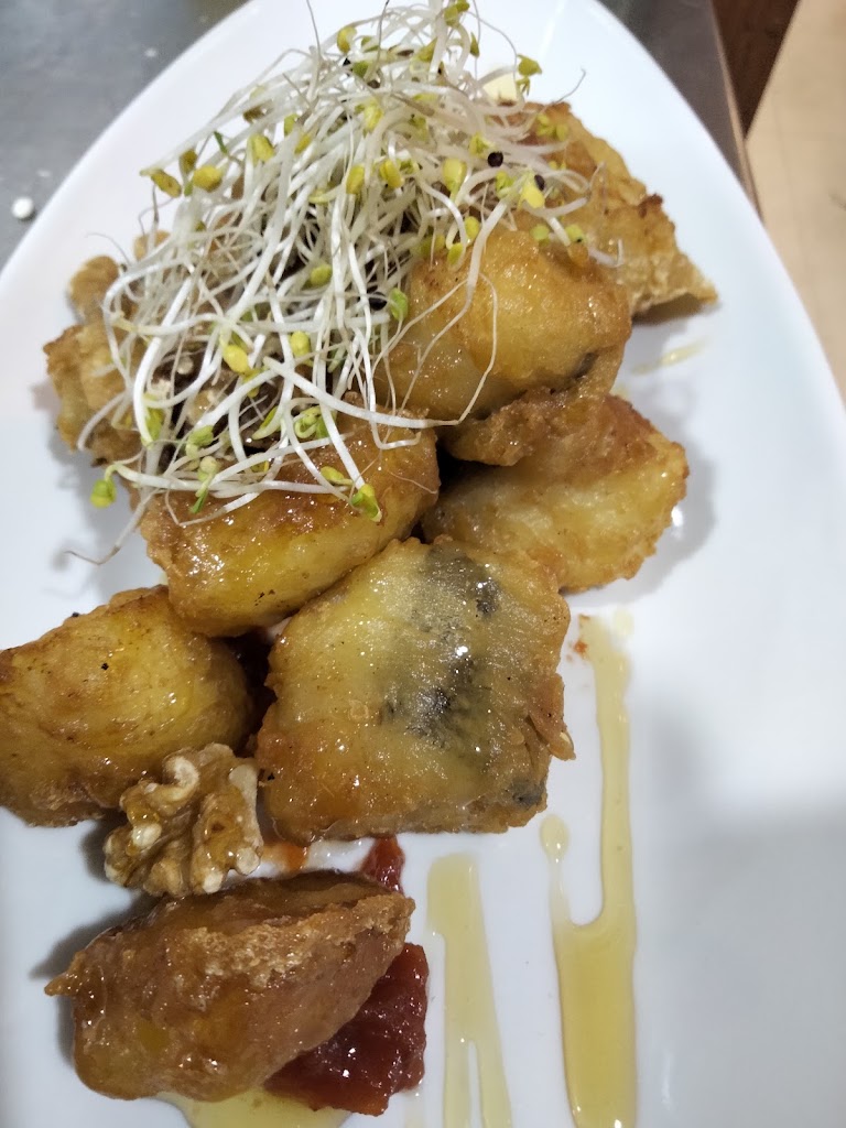 RESTAURANTE 2 DE MAYO — Comida y bebida
