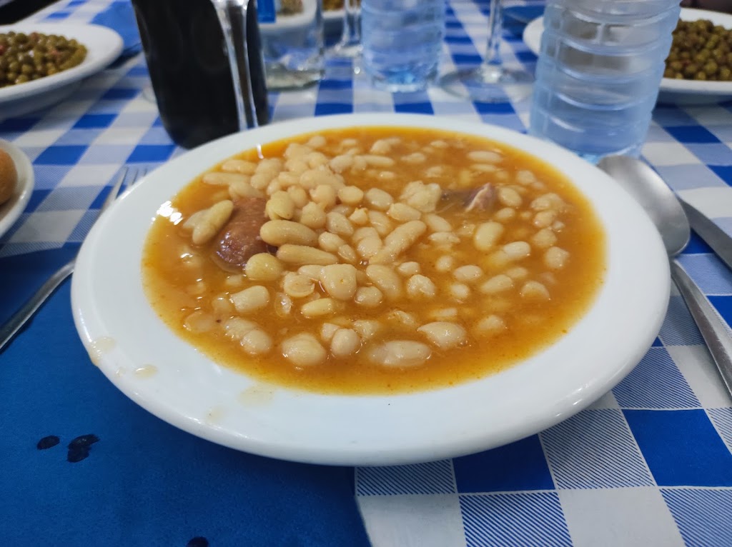 Bar Restaurante El Cazador — Comida y bebida