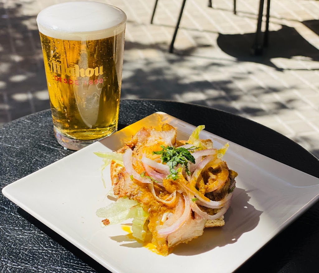 La olla de barro — Comida y bebida