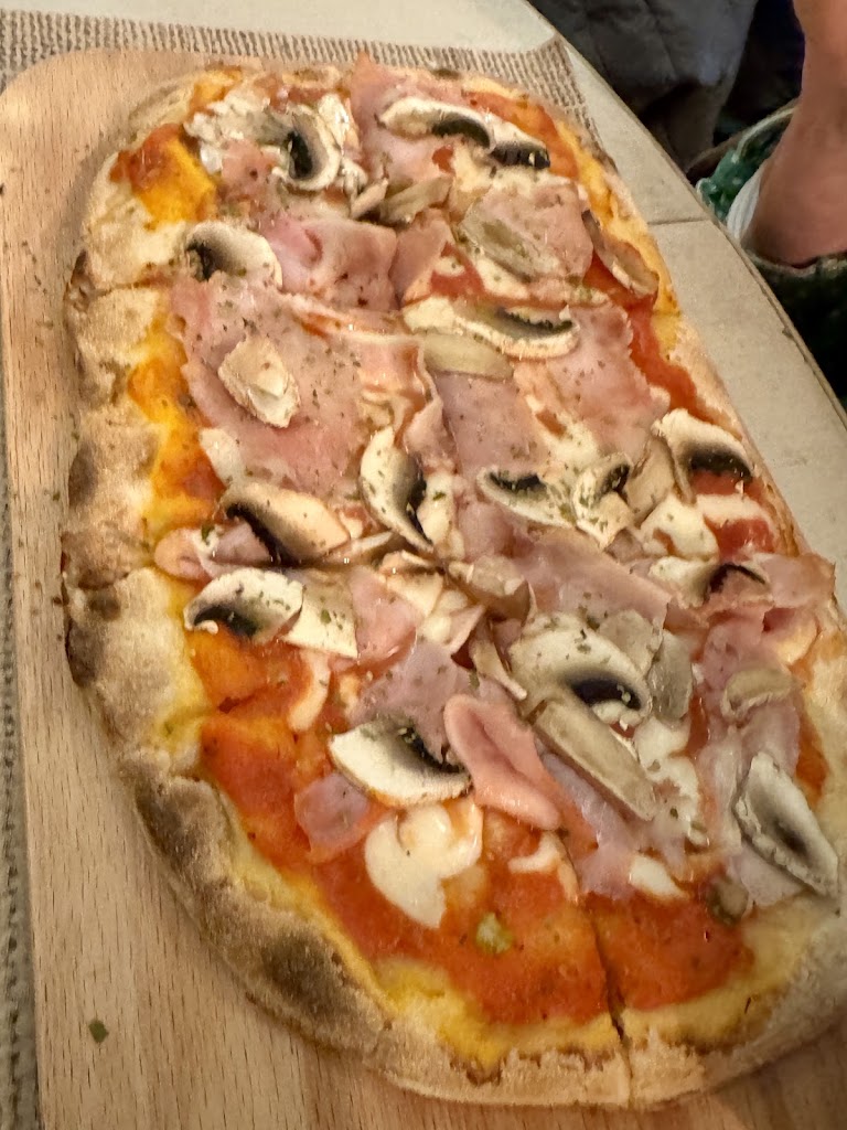 Ristorante Pinseria La Deliziosa — Pizza