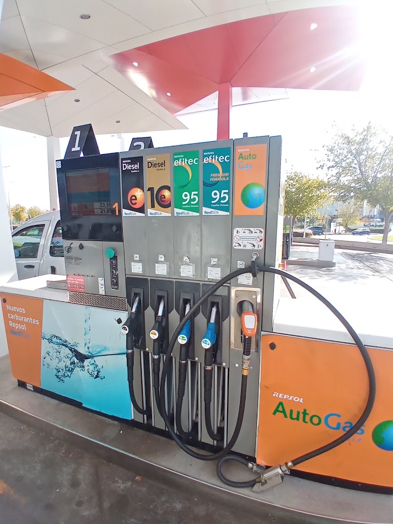 Estacion de Servicio Repsol — Surtidor de combustible