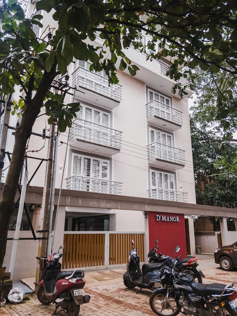 D Manor