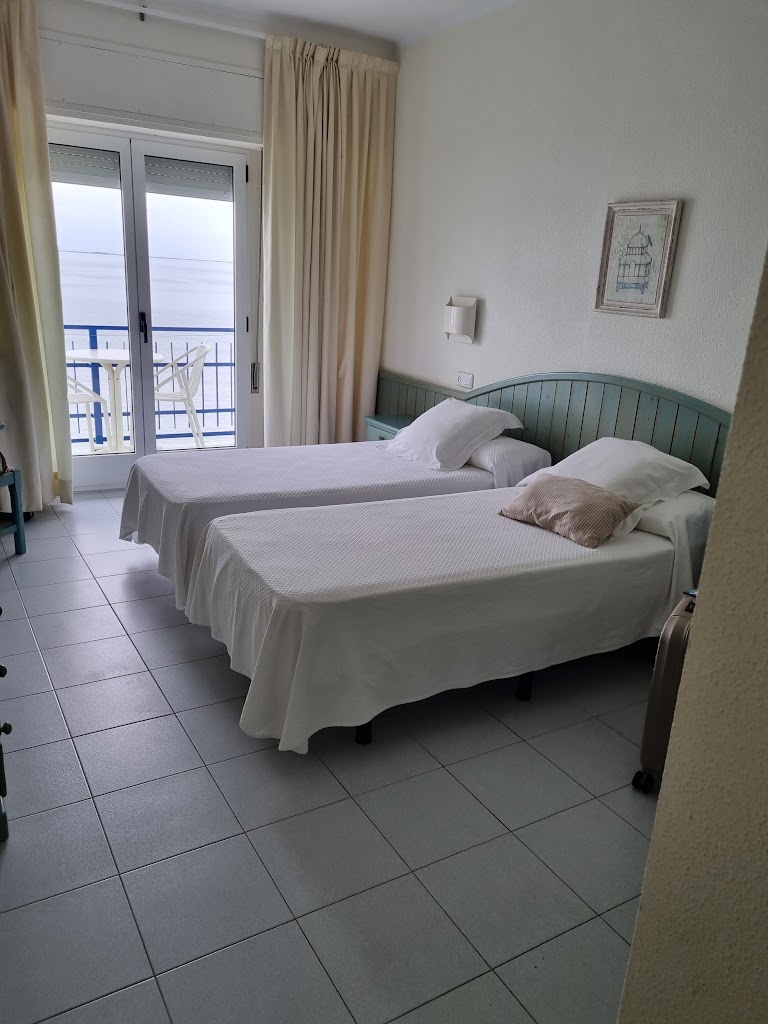 Hotel Restaurante Juanito Platja — Habitaciones