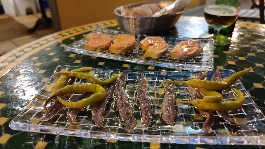 Taberna La Mezquita — Comida y bebida