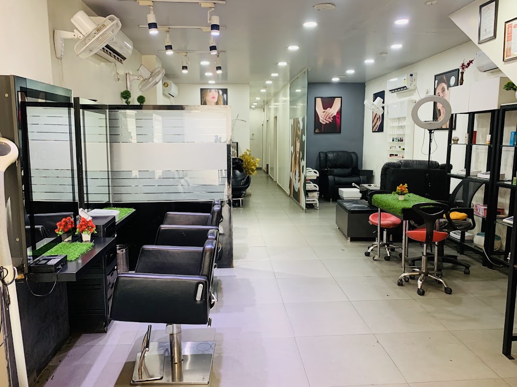 Shine And Glow Unisex Salon And Academy