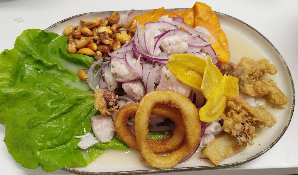 La Esquina Latina — Comida y bebida