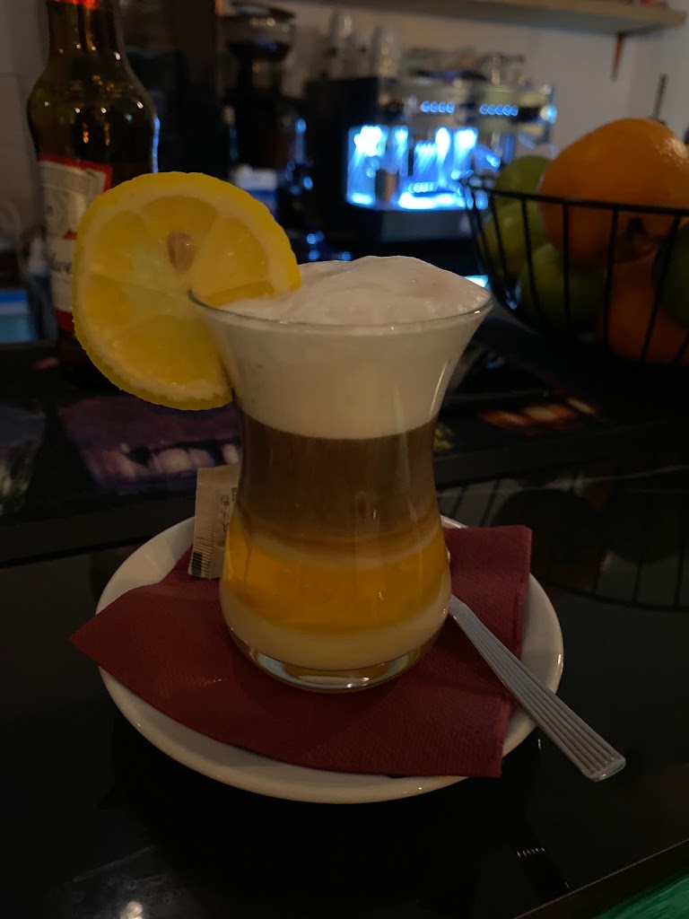 Vibe Cocktail Bar — Comida y bebida