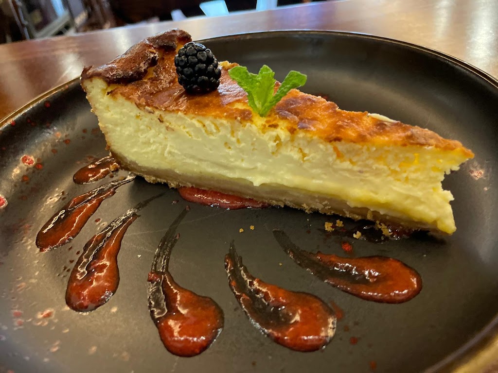 ALBAROQUE. — Comida y bebida
