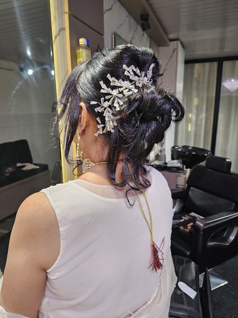 Khushi Morandani S Bridal Makeup Artist Studio Saloon