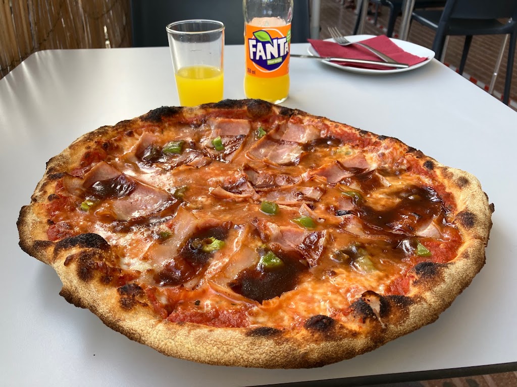 Pizzissima — Comida y bebida