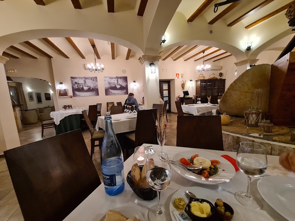 Restaurante Almassera de Guillem — Comida y bebida