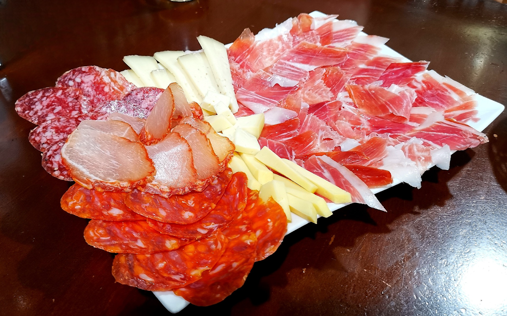 Taberna Cafe — Comida y bebida