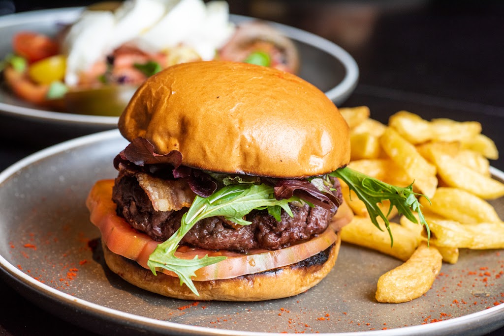 ANGUS Playamar — Comida y bebida