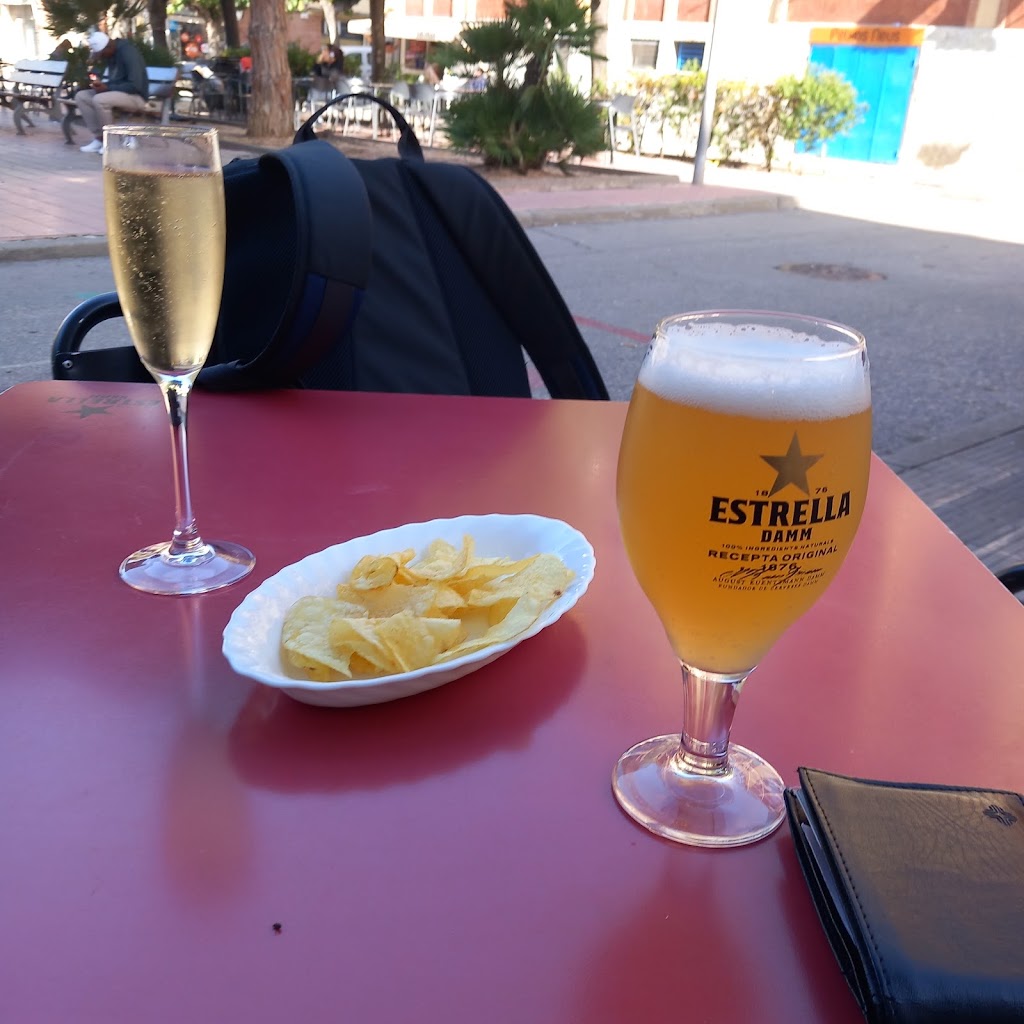 BAR LA VELEZANA — Comida y bebida
