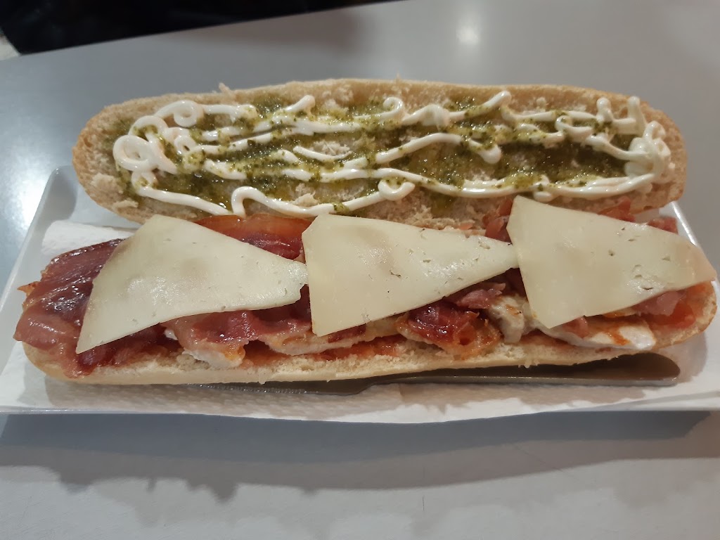 Bar Cafe Tino — Comida y bebida