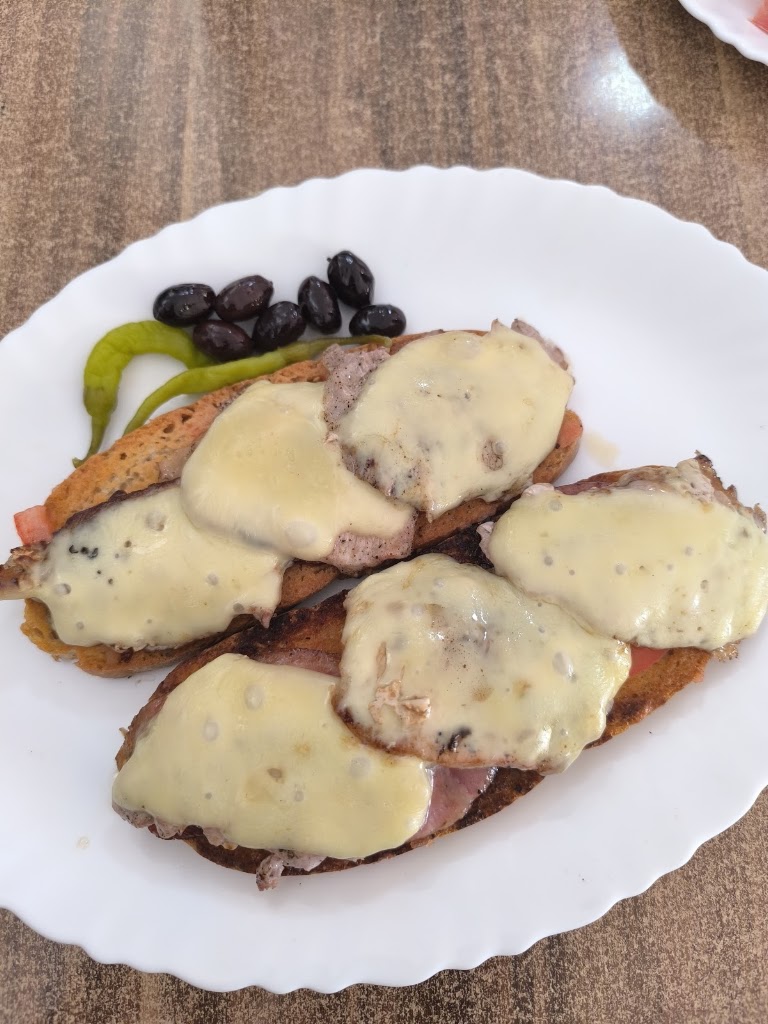 Bar Sa Cova — Comida y bebida