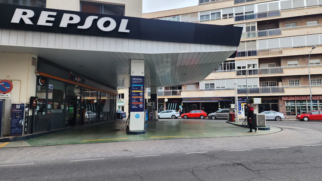 Estacion de Servicio Repsol — Exterior