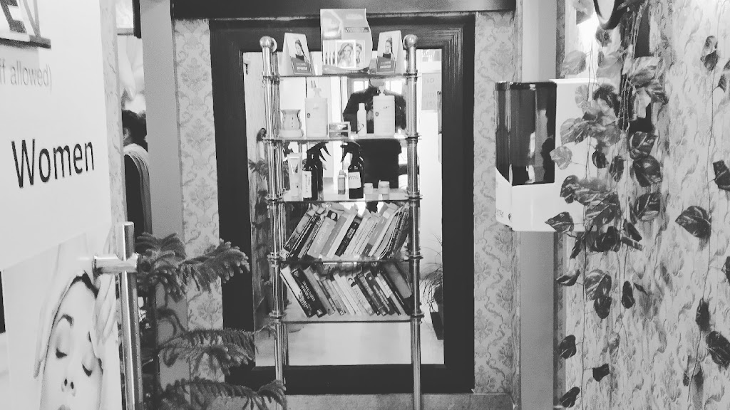 Madame Salon Khanyar Women Only