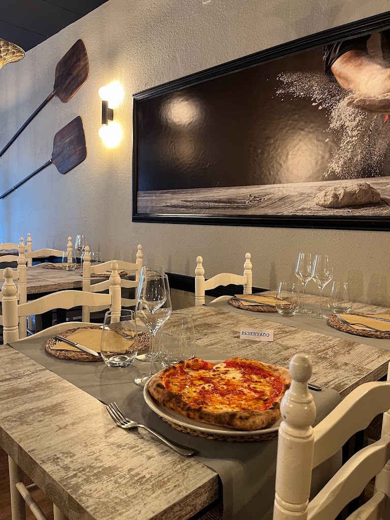 Georgina Artisan Pizza — Comida y bebida