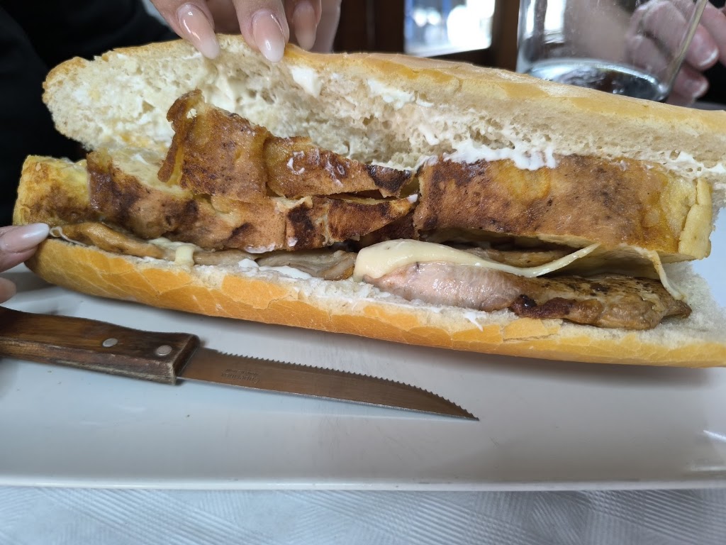 Bar Pina — Comida y bebida