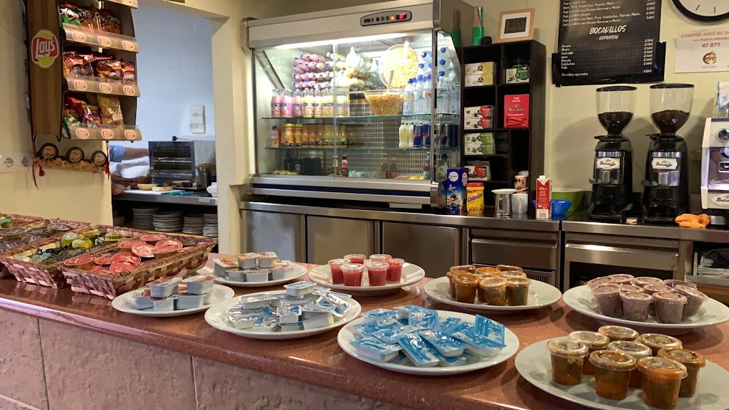Cafeteria Tutankarmo — Comida y bebida