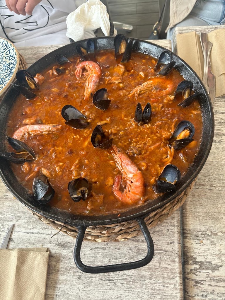 Vela Restaurante — Paella