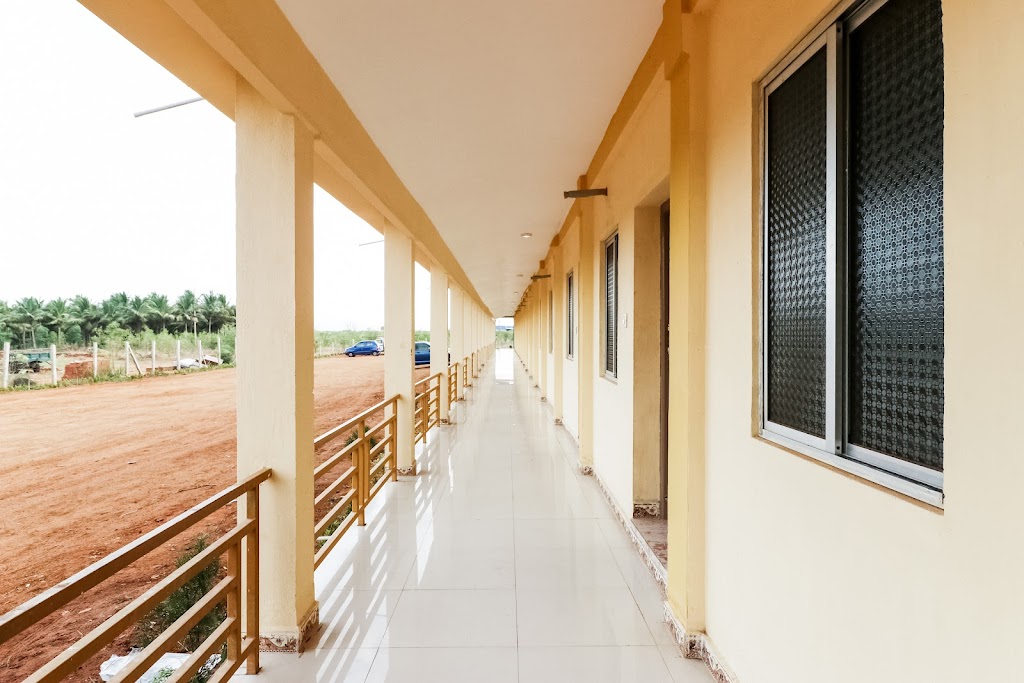 Oyo Flagship Blue Moon Residency A C