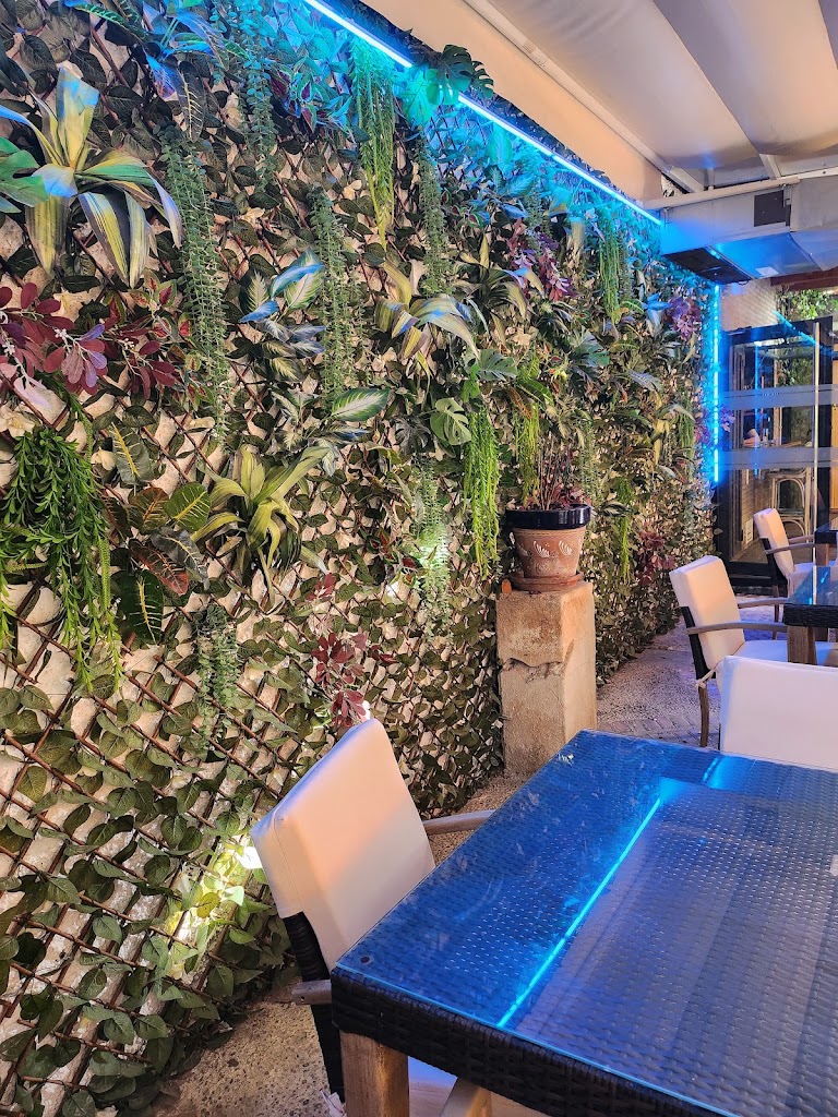 Karaoke Cafe Tipuana — Jardin