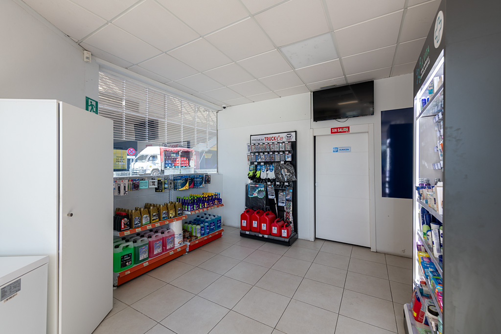 Gasolinera Nieves Los Barrios (C.C. Bahia Plaza) — Interior
