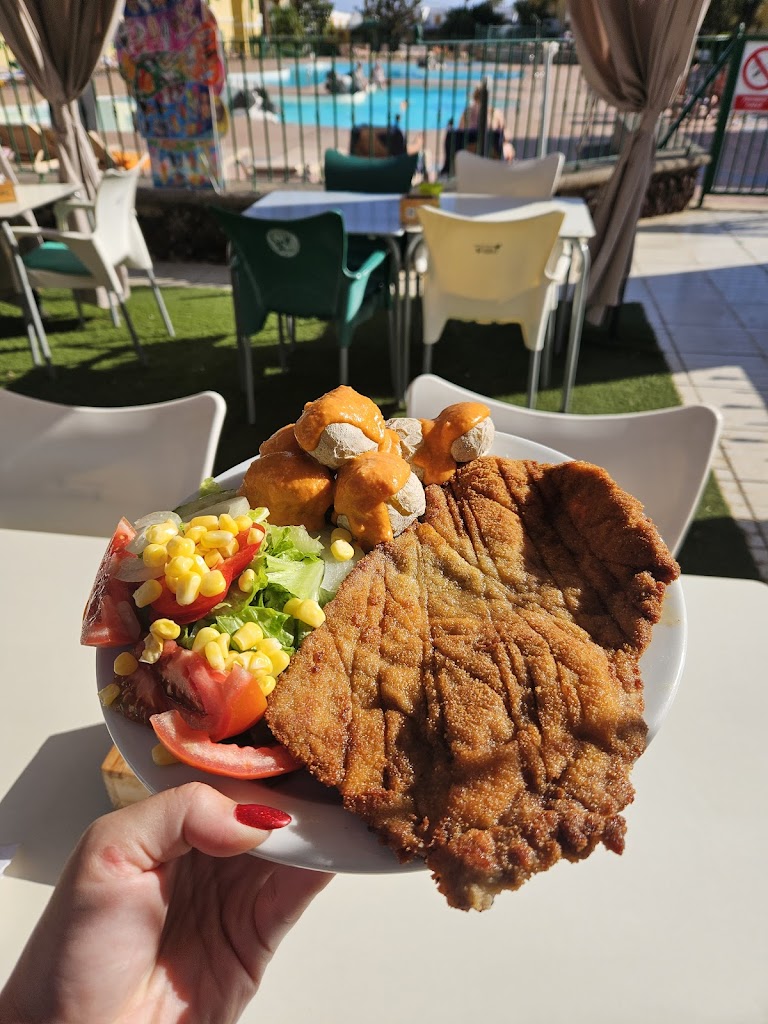 Tropicalife Poolbar & Restaurant (Bar Las Olas)