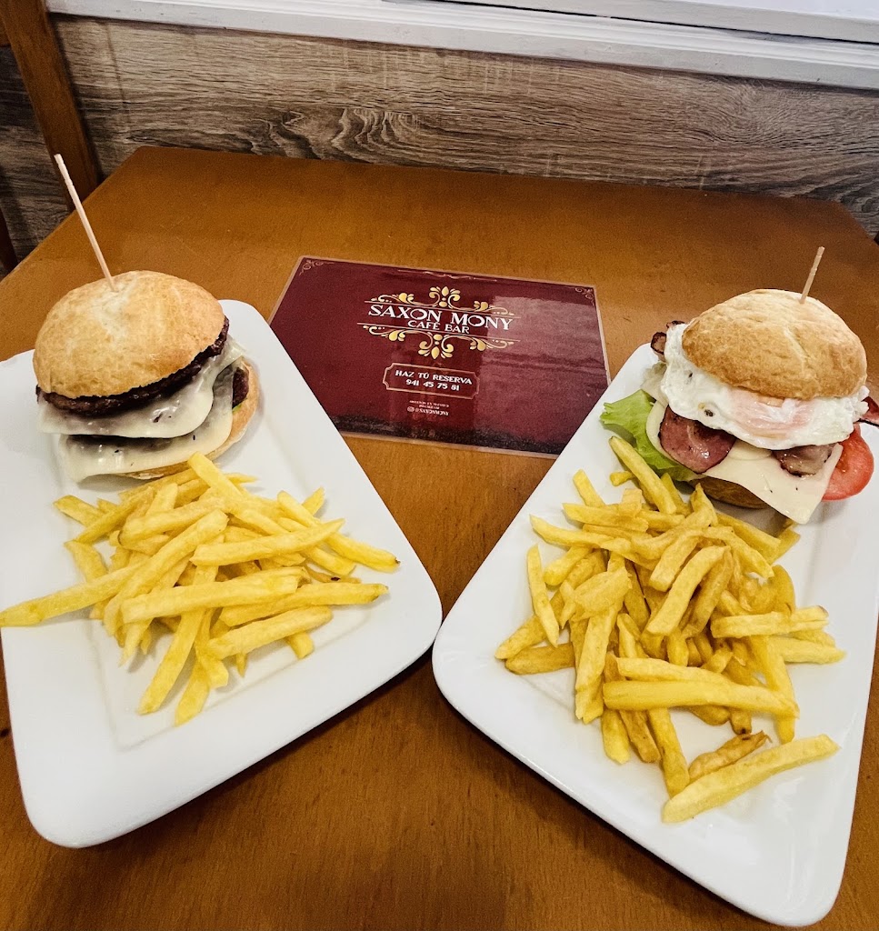 Bar SAXON MONY — Comida y bebida