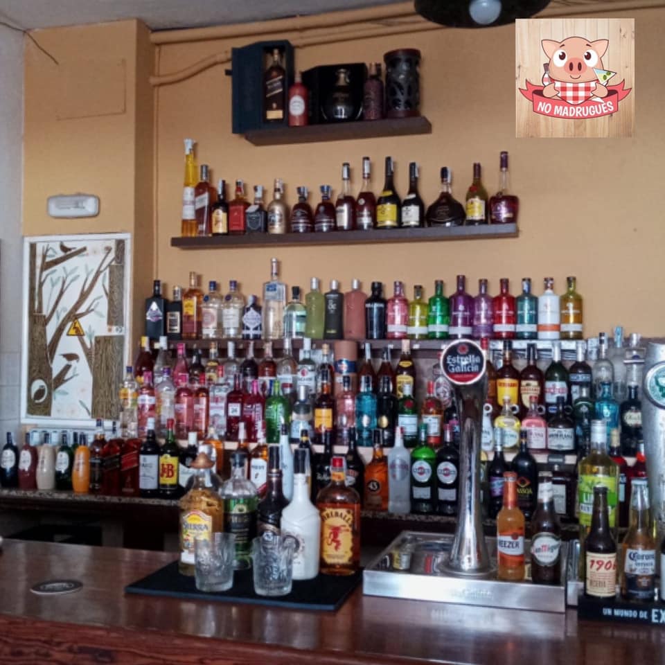 No Madrugues Cafe, Tapas y Cocteles — Ambiente