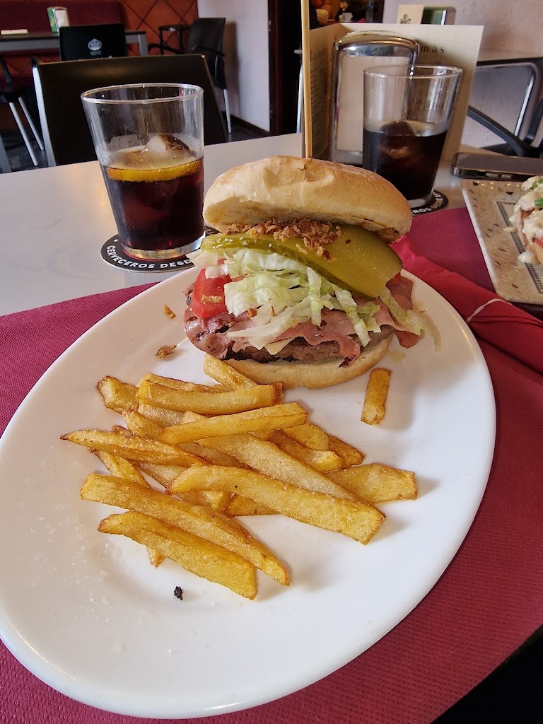 Cafe-Bar La Fortuna — Comida y bebida