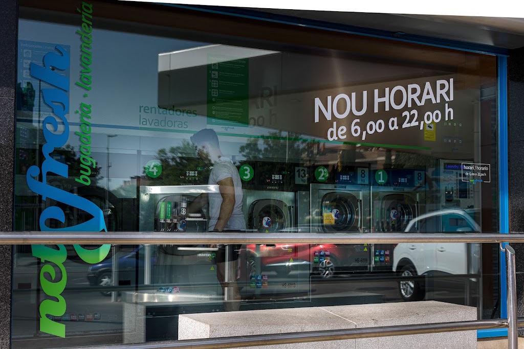 Petrem Moli nou de Figueres — Exterior