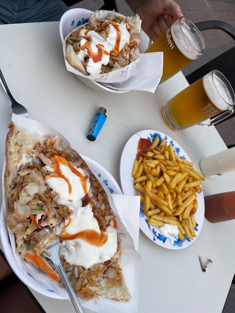 El Bar d'Esplugues Cafe i Kebab — Comida y bebida