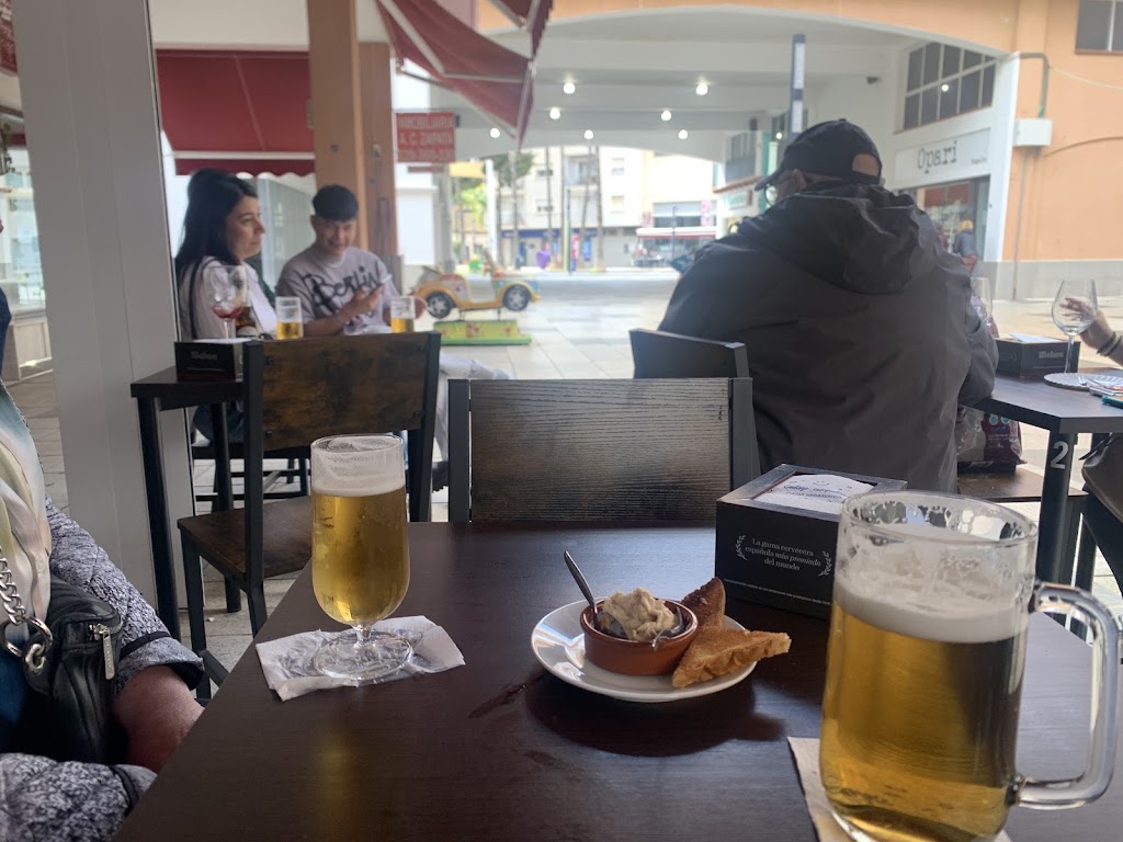 Bar Los Madriles — Comida y bebida