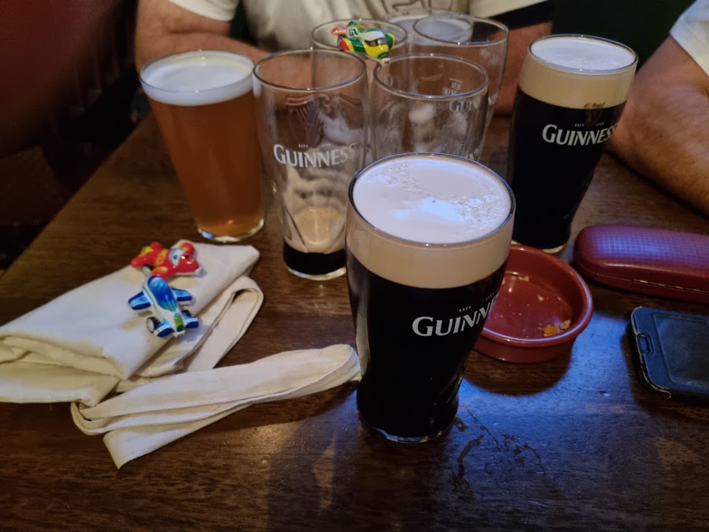Molly Malone's Irish Bar — Comida y bebida