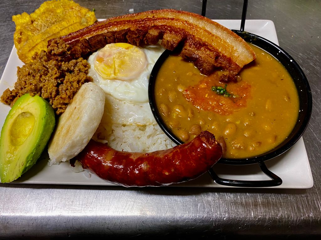 Sabor Kriollo — Bandeja paisa