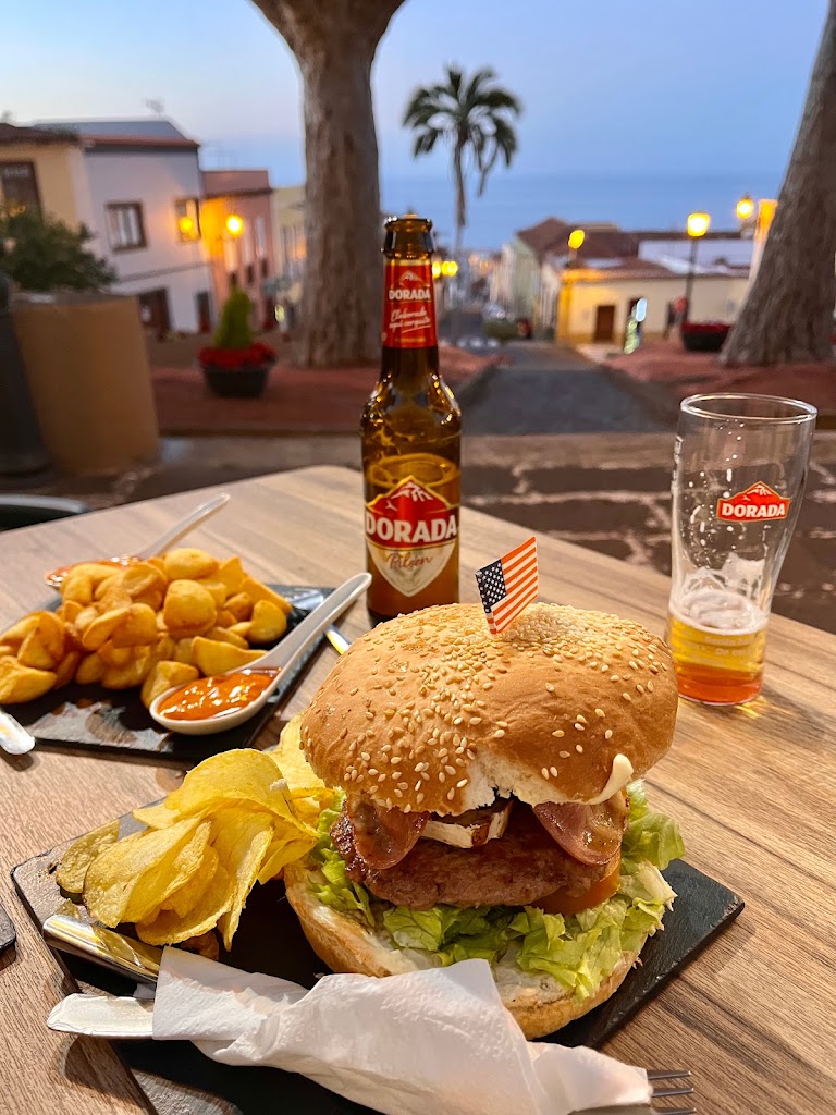 Bar Cafeteria Las Palmeras Realejo bajo — Hamburguesa