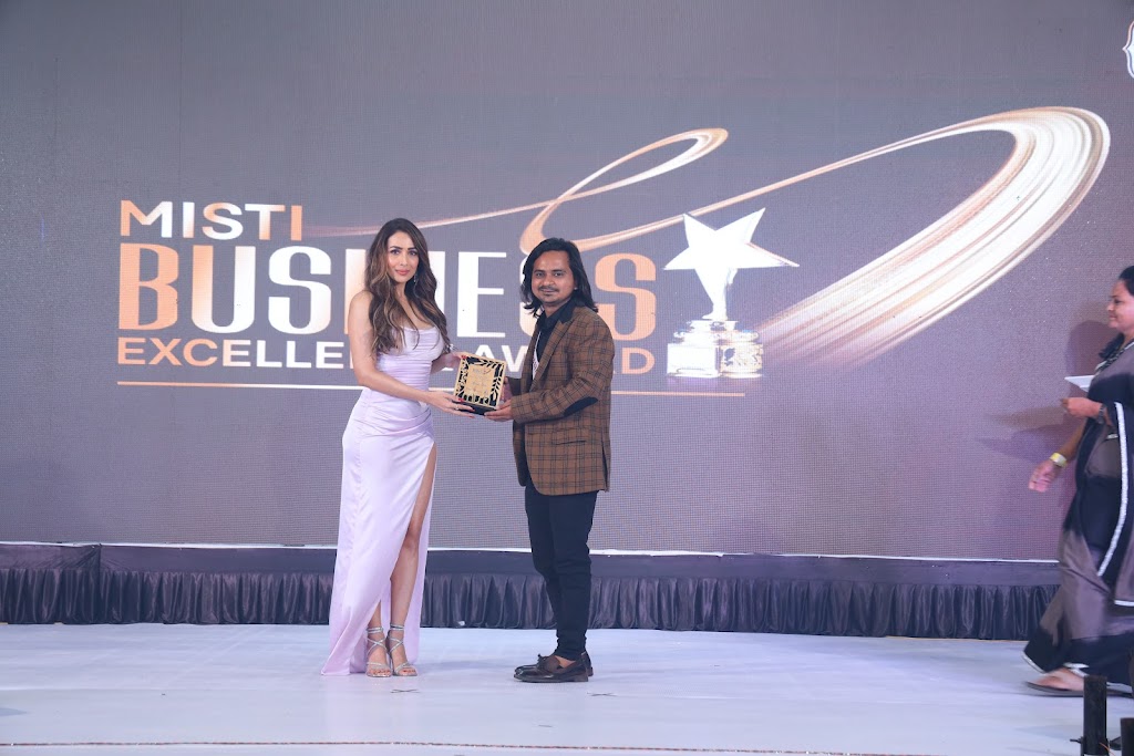 Anupam Hair Dresser R K