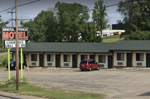 Mineral Springs Motel - Motel in Pekin , United States of America