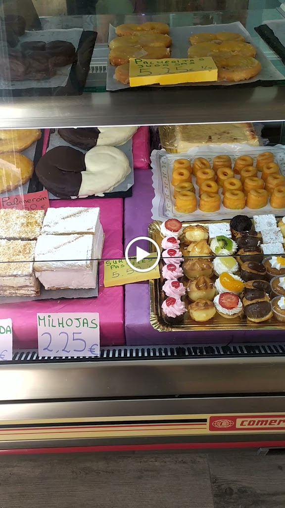 Cafeteria pasteleria La Abuela — Videos
