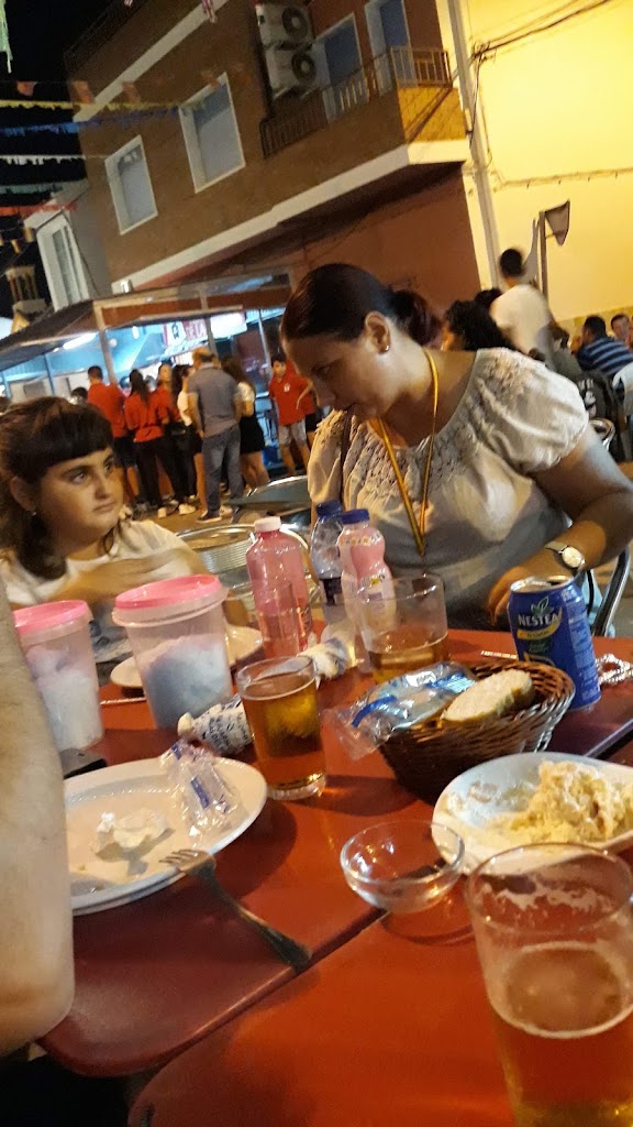 cerveceria el barrio — Comida y bebida